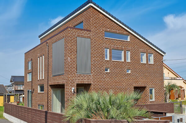 セラミックレンガが魅力のイトーピアホームの積みレンガについて調べました